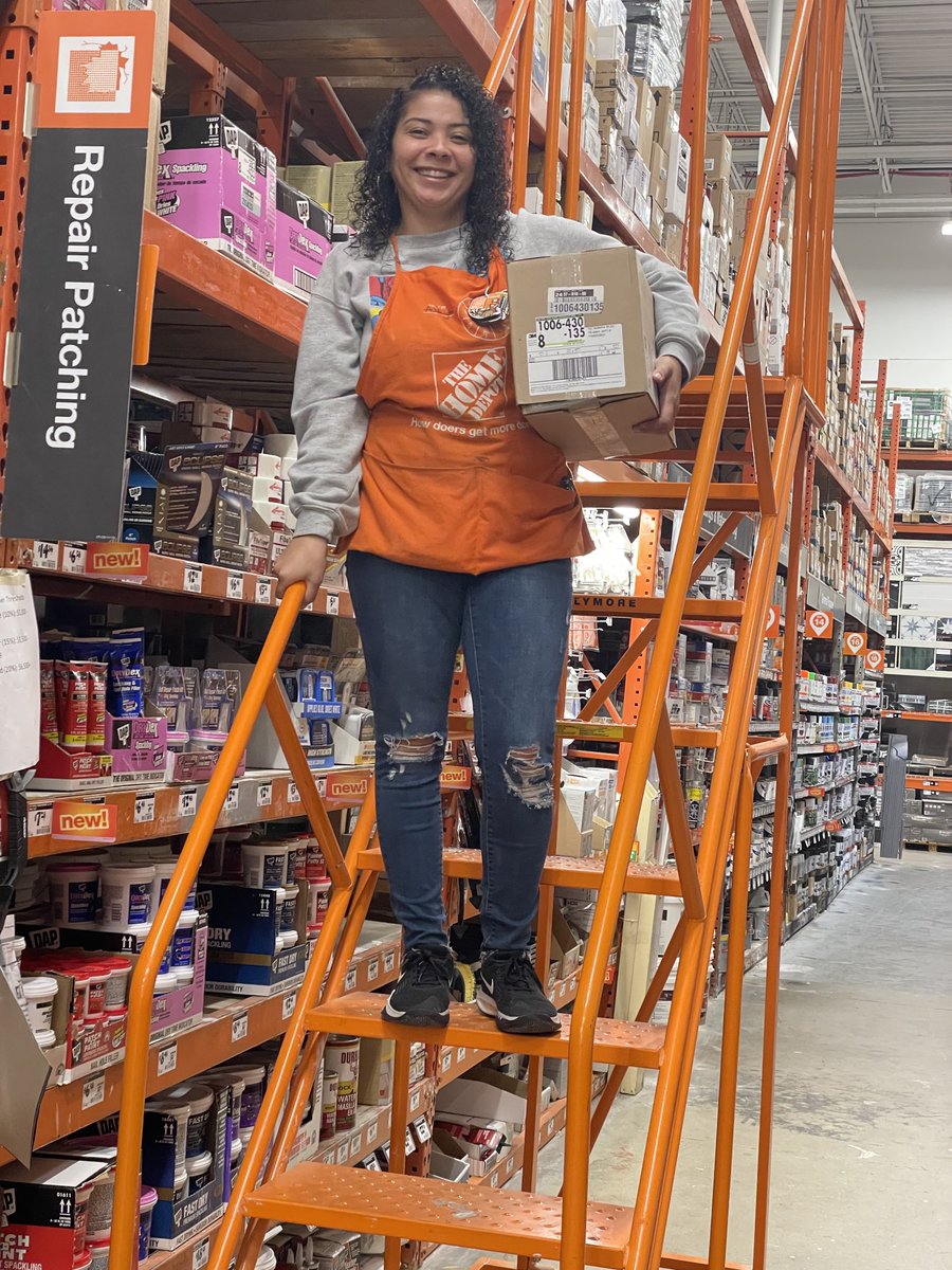 DeerAttlee's tweet photo. These associates were caught orange handed being SAFE! #team1908 #safetytakeseveryone https://t.co/y68Ga0BNIT