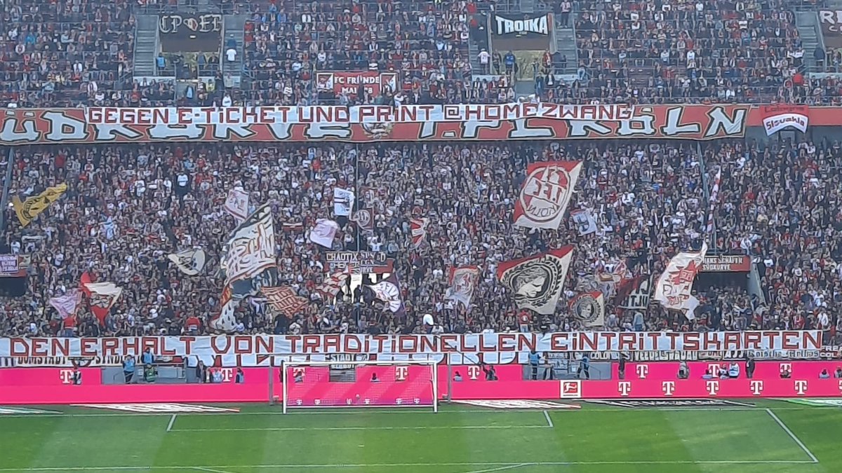 "Against e-tickets and forced print@home - For the retention of traditional match tickets"

Borussia Dortmund &amp; 1. FC Köln fans today with a joint protest against the increasing prevalance of e-tickets, which they consider a threat to data protection rules.

#koebvb #bundesliga