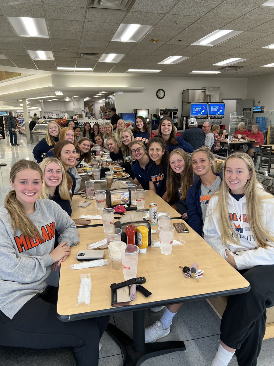 Hyvee breakfast to fuel up Game Day!😎🥞☕️