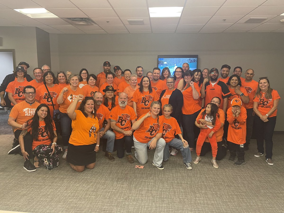 Great night with @bcfed officers and the indigenous workers caucus at the @BCLions #bemorethanabystander #TRC2022 #OrangeShirtDay #bclab #bcpoli