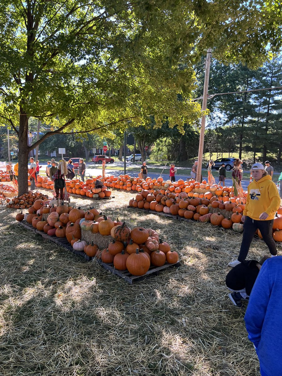 Win, lose, or draw, we are here to serve our community. It’s bigger than football! Love these guys! #TheGoldenStandard