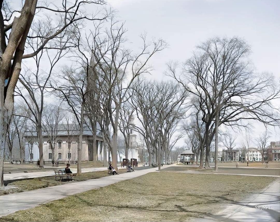 DFANewHaven's tweet photo. New Haven Green, circa 1900. "Quality Row" on NE side of Lower Green is still intact. A few years later it would be bulldozed and replaced by large institutional buildings. https://t.co/4VW8HMatEb