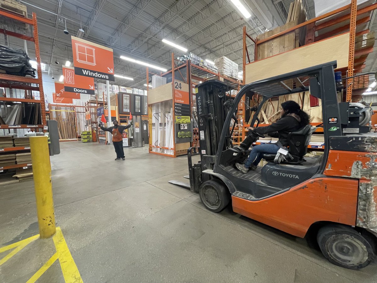 DeerAttlee's tweet photo. These associates were caught orange handed being SAFE! #team1908 #safetytakeseveryone https://t.co/y68Ga0BNIT