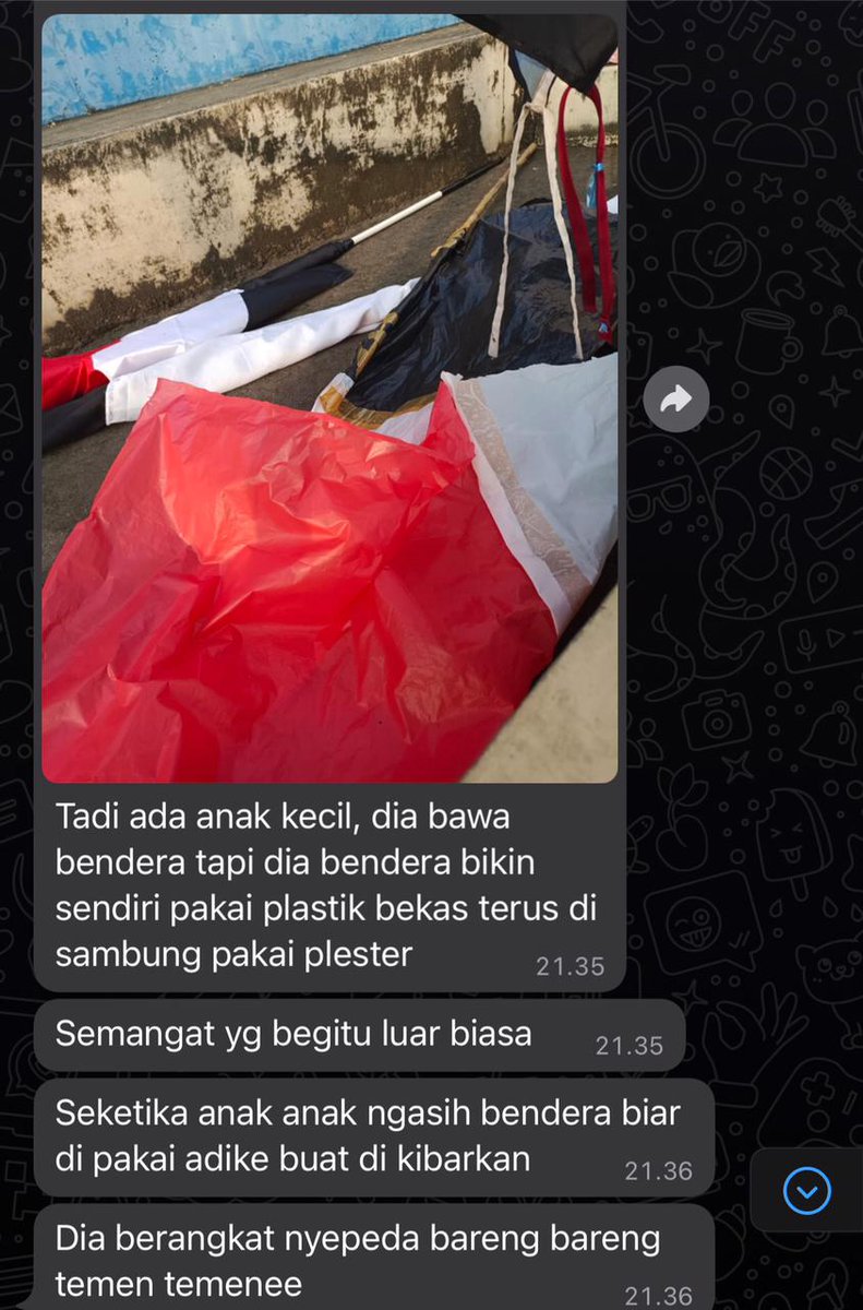 Dstr_Balaclavas's tweet photo. TRENYUH 

Pemandangan ketika mengantri tiket , tadi adiknya mau membeli tiket tetapi sepertinya uangnya kurang. Kemudian adiknya meminta uang mas mas di sebelah loket dan respect untuk masnya juga yg mau nomboki buat adiknya. https://t.co/mOEMFSeBSK
