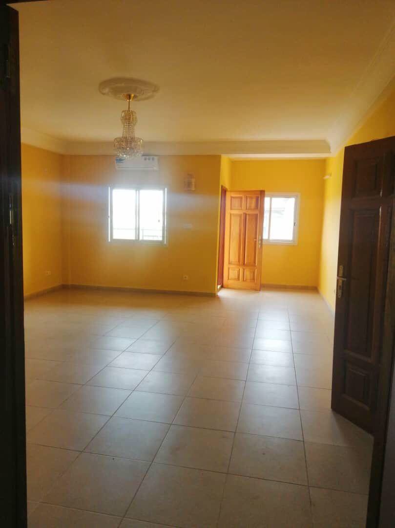 One_Immobilier's tweet photo. #yaounde  ~#ahala
 
Appartement à louer à Ahala

01 Salon avec climatiseurs
03 Chambres avec climatiseurs
03 Balcons
04 Douches
01 Cuisine
Vigile h24
Parking

Prix: 250.000 f/ mois x 8

699455517

#Immobilierdeluxe237 #oneimmobiliergroup #immobiliercameroun #influenceurimmobilier https://t.co/mhaRZF510P
