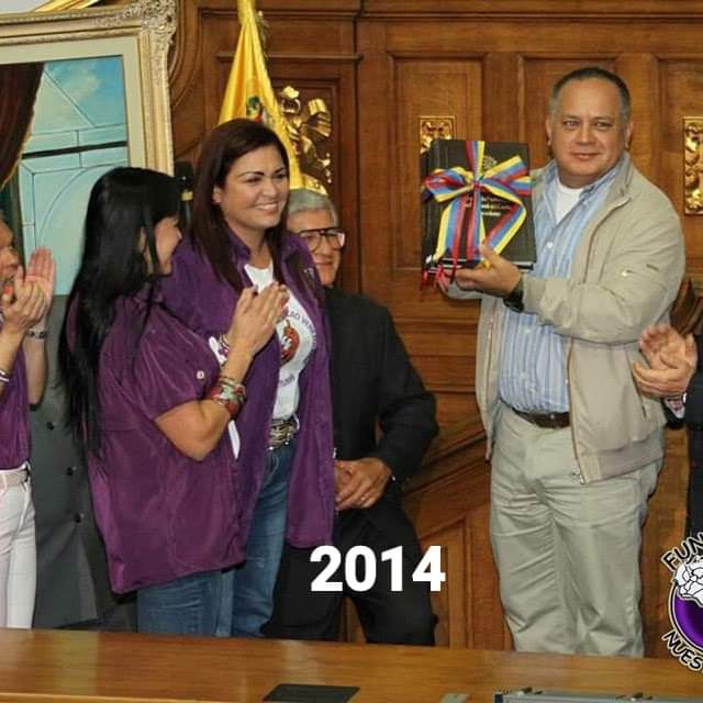 leudysgonzalez's tweet photo. #1Oct Desde hace 8 años celebramos el Dia Nacional del Cacao. Propuesta presentada por @fundatierra y aprobada por la @Asamblea_Ven para enaltecer este rubro de la historia económica del país. Hoy insistimos en visibilizarlo y mostrarlo al mundo con orgullo.
#SeAdelantoLaParranda https://t.co/1nTZEMz7Hi