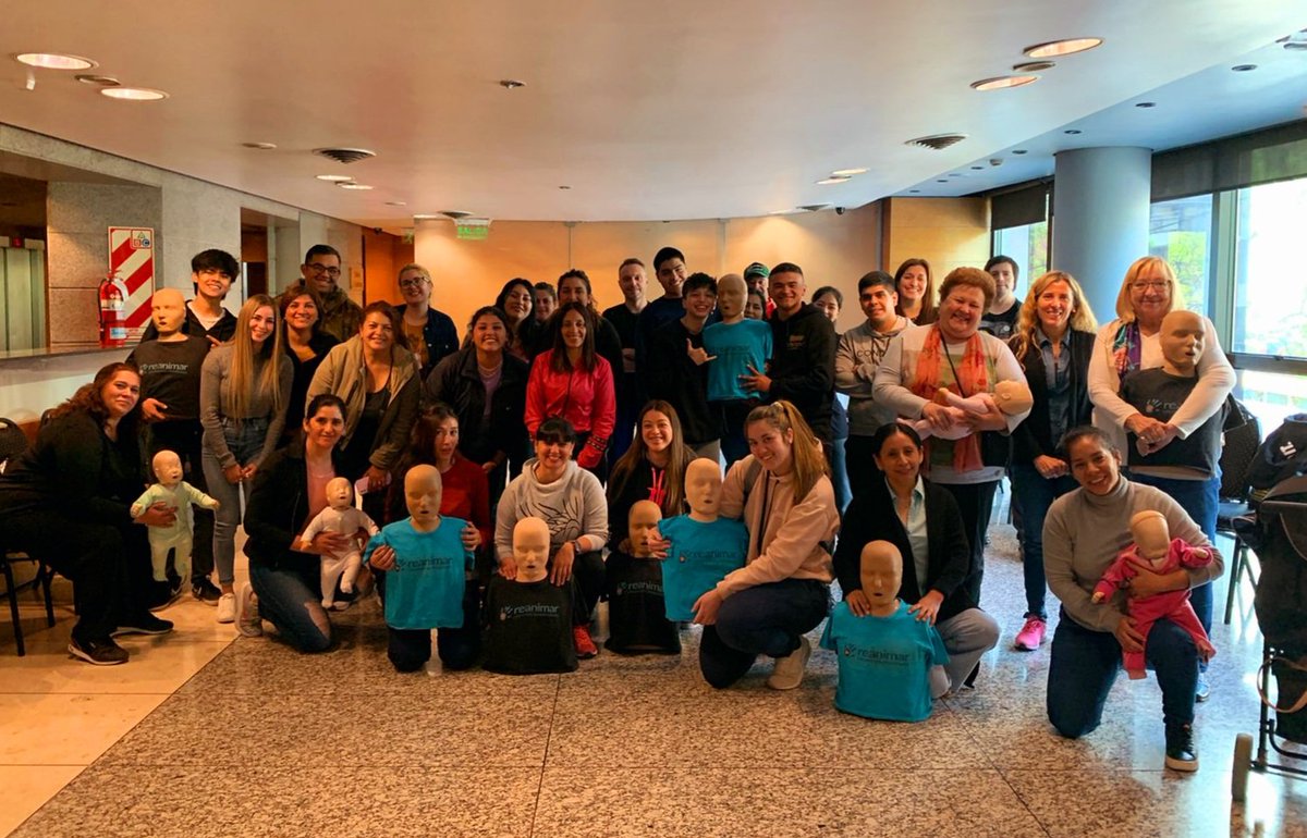 Agradecemos a los asistentes del curso de RCP y Primeros Auxilios de hoy Sábado en Córdoba.¿Participaste? Compartí la foto grupal y contanos que te pareció. ¿Te lo perdiste? Podes tomar la version grabada con certificado en nuestra plataforma tocando aca reanimar.com.ar/virtual