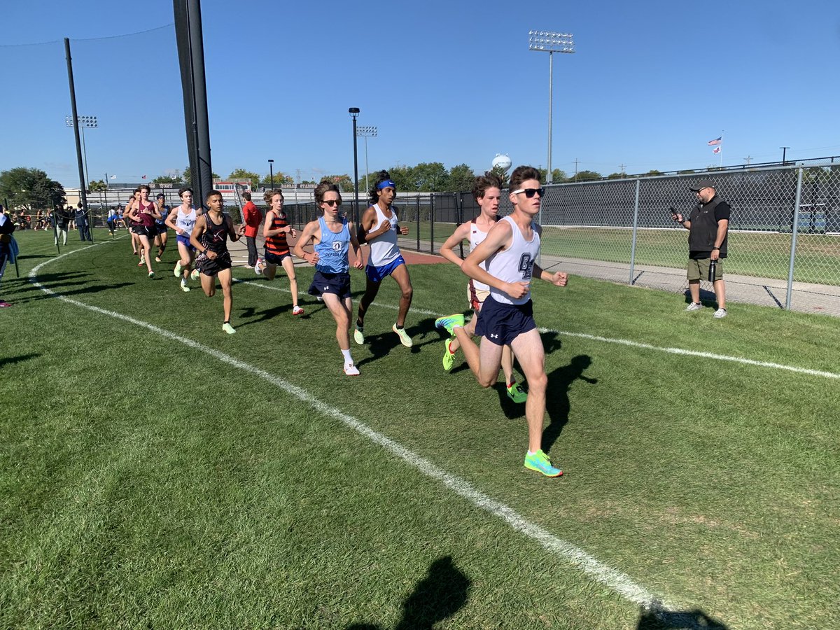 Looks like Parker Nold leading the first mile under 5:00 #patsavage22