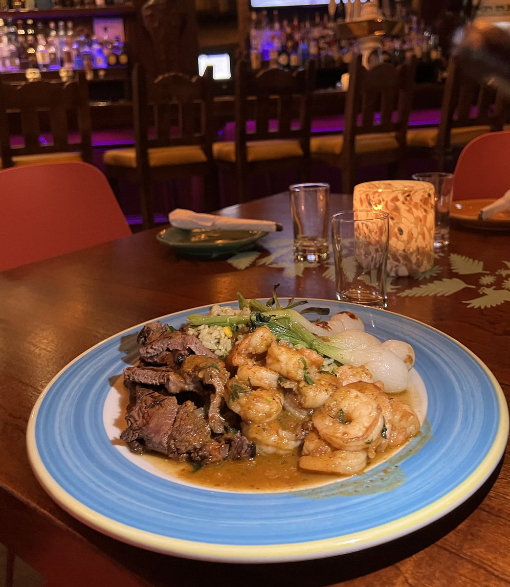 TimesSquareNYC's tweet photo. @RussianSamovar DAY 2 of #CurtainUpBway Festival 🎊 🤩 Tito Murphys' is offering Mar Y Tierra OR a secret Bocadillas menu, drink specials and the Ley de Murphy 👨🏽🍳 🧆🍹 You don’t want to miss Tito Murphys' special on 46th Street in #TimesSquare 🌟
#restaurantdeals #titomurphys #cookingchef https://t.co/d1qyLIHSPq