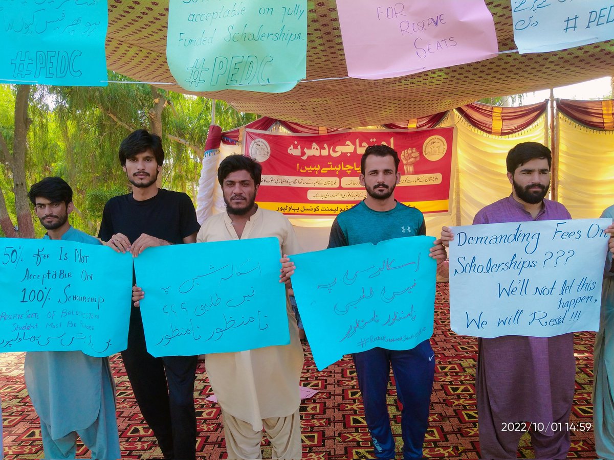 Dostmohammad54's tweet photo. بلوچستان کے طلباء کو پڑھنے دیں۔*ہمیں دشمن کے بچوں کو پڑھانا ہیں*
خدارا ہمیں دشمن کے بچے سمجھ کر آرام سے پڑھنے دے۔
How to stuck Balochistan students decided to start hunger strike.#TokenHungerStrikeInIUBB
#NoFeesOnReserveSeatsInIUB @mjdawar @Malalamaiwand1 @HamidMirPAK https://t.co/zm7lYSh6wO