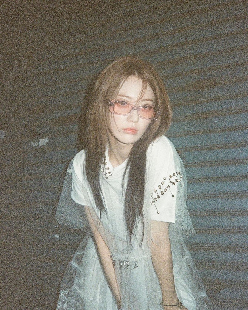 lesserafimpics_'s tweet photo. sakura instagram update https://t.co/9IFKuBFRVk