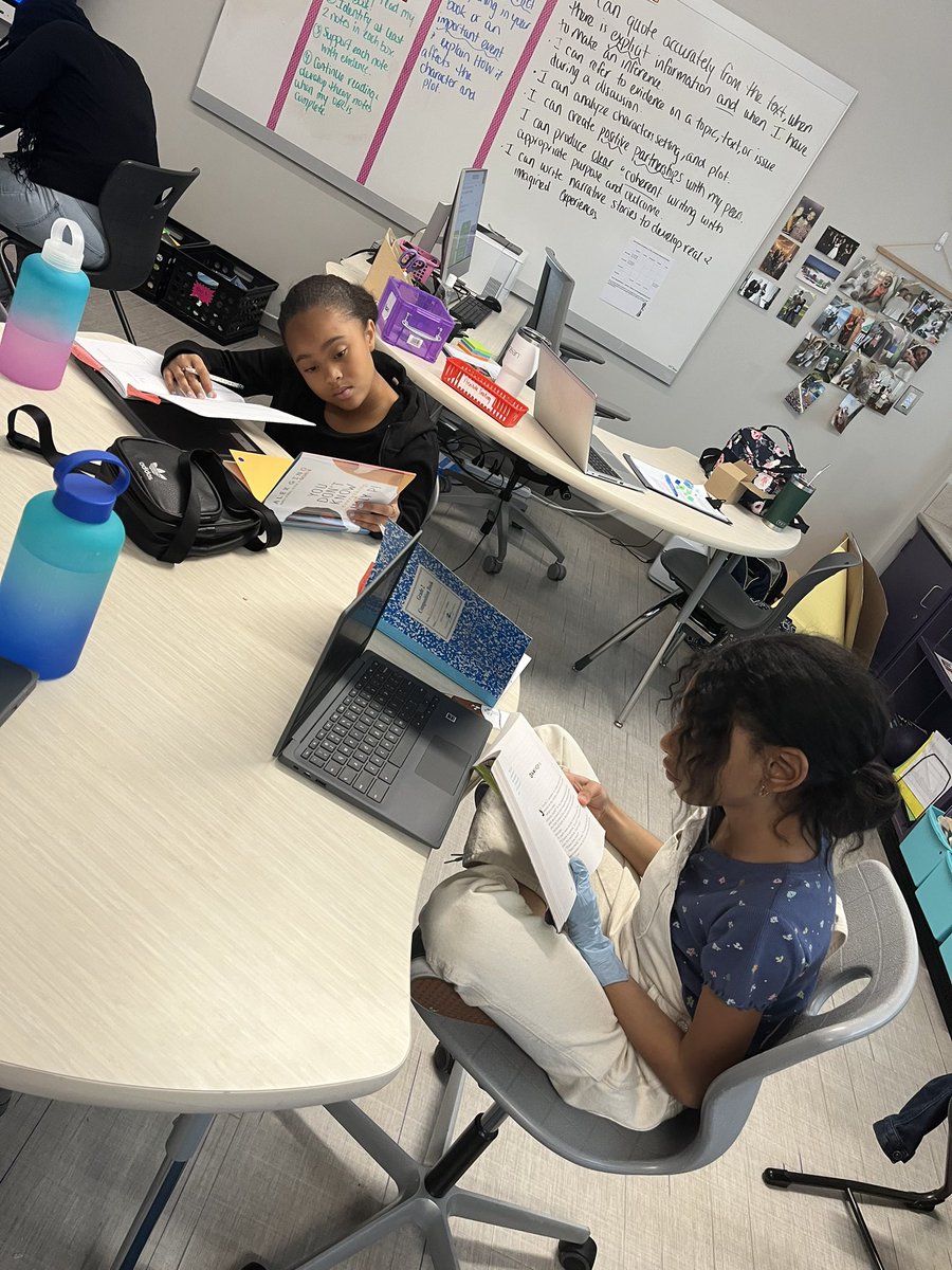 SDelormELA's tweet photo. Active readers analyzing plot development! @CrecArtsMiddle1 https://t.co/PHsveppOfZ