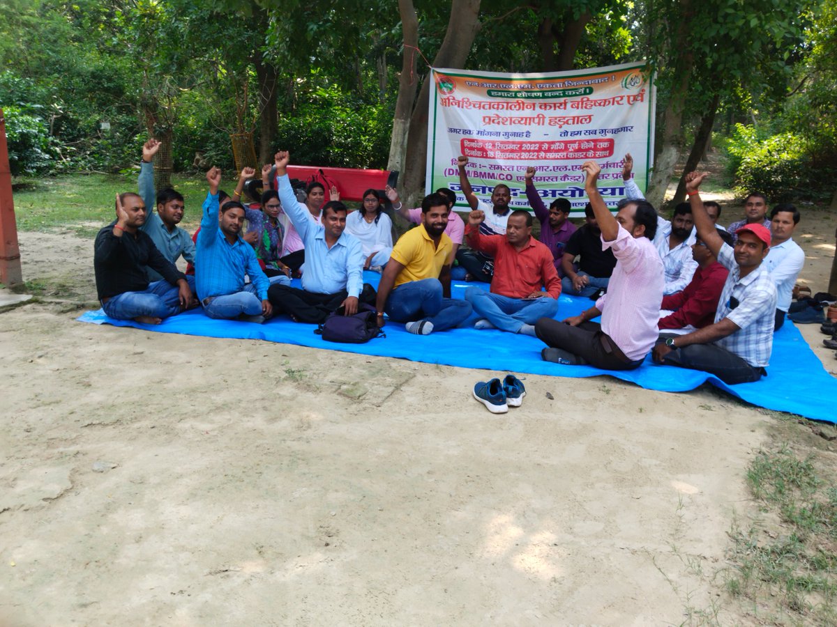 patelchandra's tweet photo. #UPSRLM_कर्मचारियों_को_न्याय_दो
 #UPSRLM_कर्मचारियों_को_न्याय_दो 
 #UPSRLM_कर्मचारियों_को_न्याय_दो 
 #UPSRLM_कर्मचारियों_को_न्याय_दो https://t.co/Kiag86I8Ks
