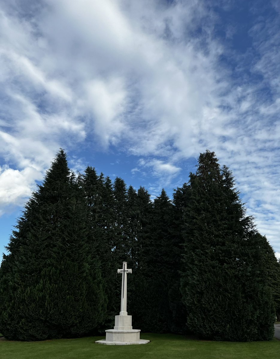 InizioBelleAme's tweet photo. Queen's Own Royal West Kent Armed Forces Regiment Memorial commemorating servicemen of the First &amp; Second World War #BeautifulKent #TreeClub https://t.co/8ZI3PGAI91
