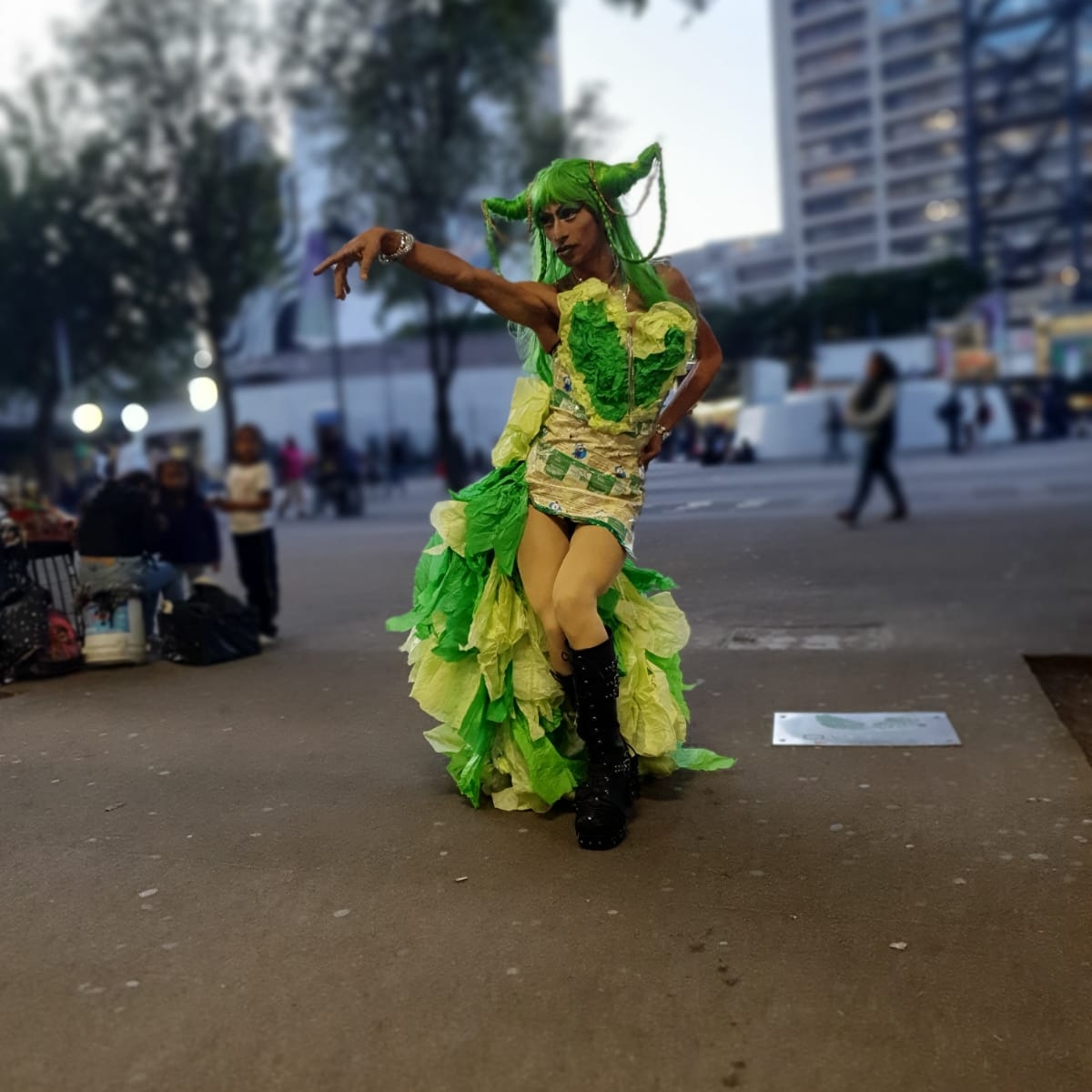 latalalberta's tweet photo. Mira allá... Es mi taller de #dragtivismo y alta postura en el @CCXVillaurrutia los jueves de 15.30 a 17.30 hrs y es gratis. #dragqueen #dragmexico https://t.co/vJYd13JuLl