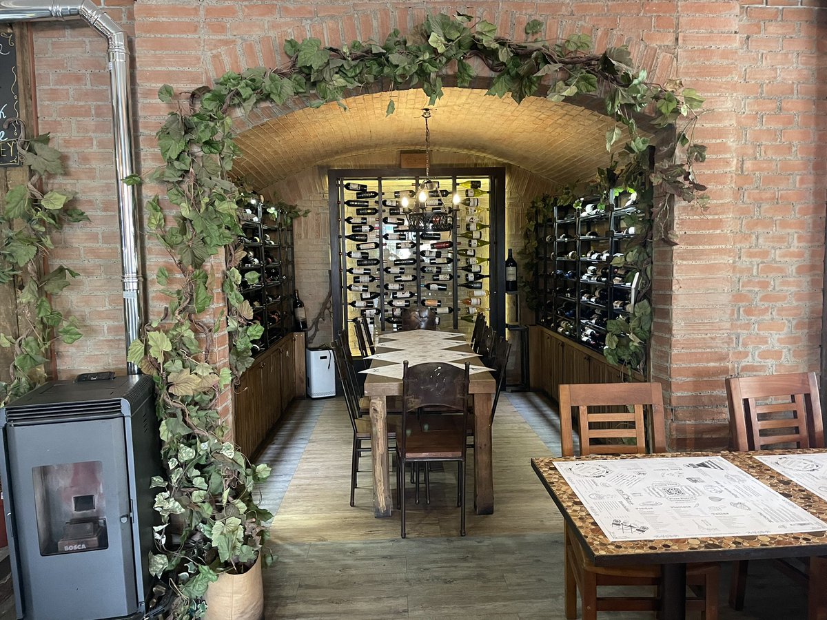 ClauDePizan's tweet photo. #ComidaFrancesa
Si les gusta la comida francesa en Chicureo está el restaurante “Pizza Bistrot”
Sopa de cebolla, escargot à la Provence, Confit de Pato, Tartiflette, Boeuf tartare, lapin, etc Las pizzas son de miedo también. https://t.co/bEcGLo7IdX