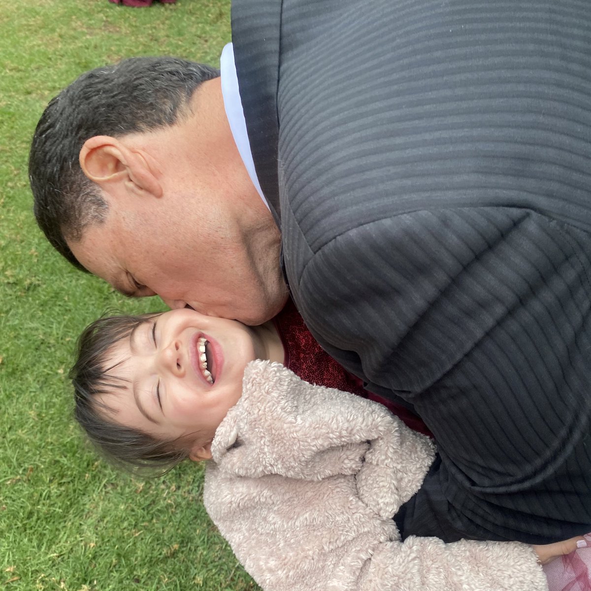 EdmundoDIV's tweet photo. Los mayores somos responsables, delante de Dios, de hacer felices a los menores https://t.co/VHUyFw6Irc
