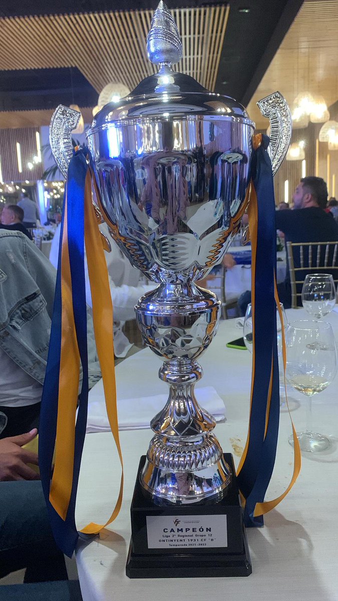 ontinyent1931cf's tweet photo. 🏆 #Campionat #2aRegional | Anit, membres del segon equip, recolliren en la gala de la @FFCV_info el trofeu corresponent al campionat de la passada temporada en Segona Regional!
💪 Gràcies pel reconeixement i enhorabona a tota la plantilla! https://t.co/SuB67ZkBgc