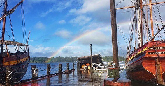Wow! 

HSMC waterfront interpreter Mariluz captured these images of a perfect rainbow this morning. 

Thank you Mariluz for letting us share! 🌈

#MarylandDove #StMarysRiver #SMCM #HistoricStMarysCity #LivingHistory #Waterfront #Rainbow #FullRainbow #AfterTheRain