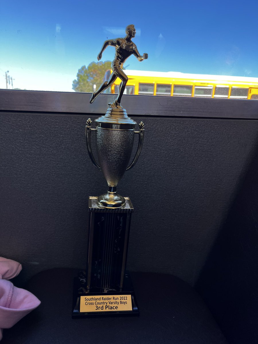 FCXCTigers's tweet photo. Boys placed 3rd at Southland Raider Run! Izzy Sulton placed 13th overall #TigersRun #TigerPride #AllEyesOnUs @FCHSTigers @FCHSTIGERSPORTS @FCHSCoachRoss https://t.co/4hsbapQdwj