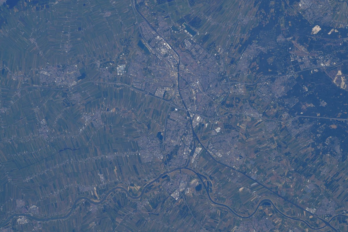 Hoe gaat het #Nederland? 🇳🇱 I love seeing the canals &amp; little rivers meandering everywhere through the country, from Maastricht, to Utrecht &amp; The Hague! A special shoutout to Noordwijk &amp; <a href="/esa/">European Space Agency</a> #ESTEC, hosting an #ESAOpenDay today, come by! 😉 #MissionMinerva <a href="/ESA_nl/">ESA Nederland</a> <a href="/ESA_EO/">ESA Earth Observation</a>