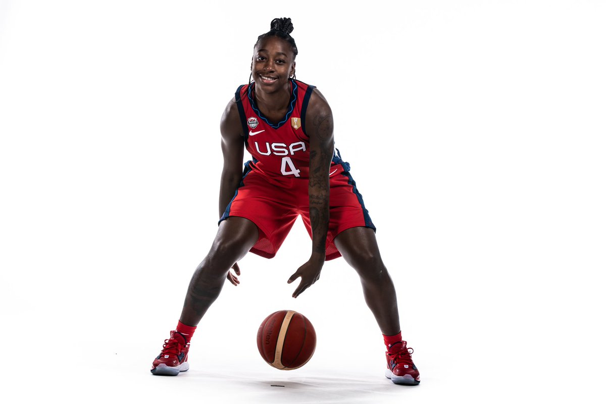 BRINGING HOME THE HARDWARE 🗣️

Congrats to <a href="/jewellloyd/">Jewell B Loyd</a> for securing the GOLD with <a href="/usabasketball/">USA Basketball</a> in their 4th consecutive <a href="/FIBAWWC/">FIBA Women's Basketball World Cup</a> title!! 🥇

#GoIrish☘️ #OlympiansMadeHere