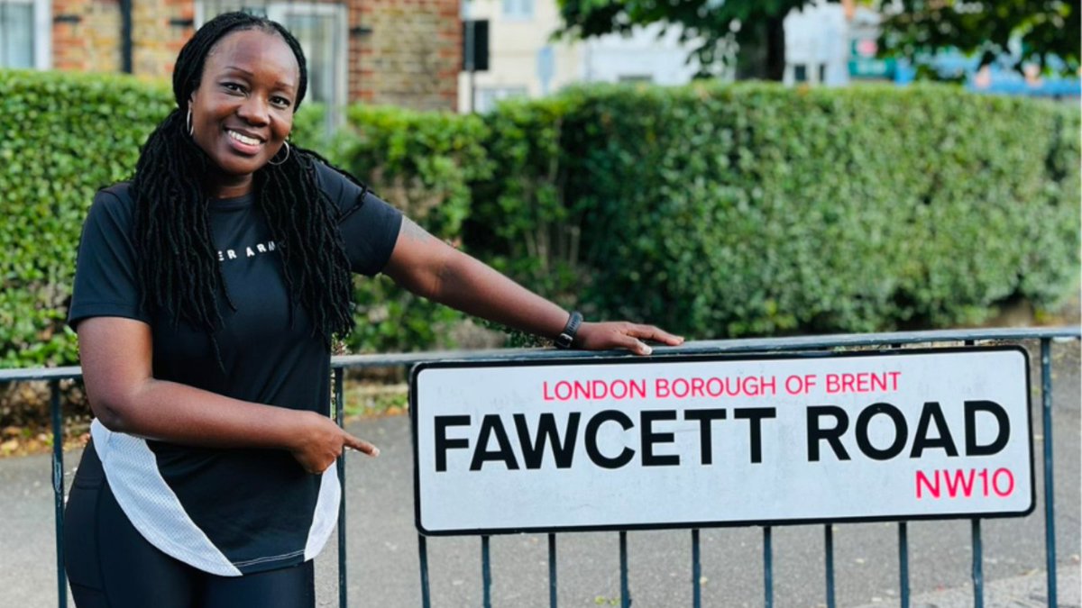 fawcettsociety's tweet photo. ⏳️ Not long to go!
Wishing all the luck in the world to our fabulous #LondonMarathon2022 runner Linda Agyemang who's raising funds for us and @Bgdrunuk.
Have a great run Linda - we'll be cheering you on! 
There's still time to show your support here 👉 https://t.co/zYthAact9V https://t.co/q4HAoHJROT