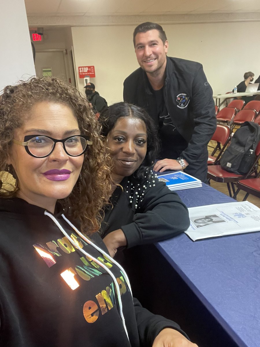 BoardOfPardons's tweet photo. Board of Pardons is out in the community today helping people get on their way to a clear record!

First up was the clinic hosted by @RepHarris in South Philly. 

#SecondChances https://t.co/WHv2wqUZh5