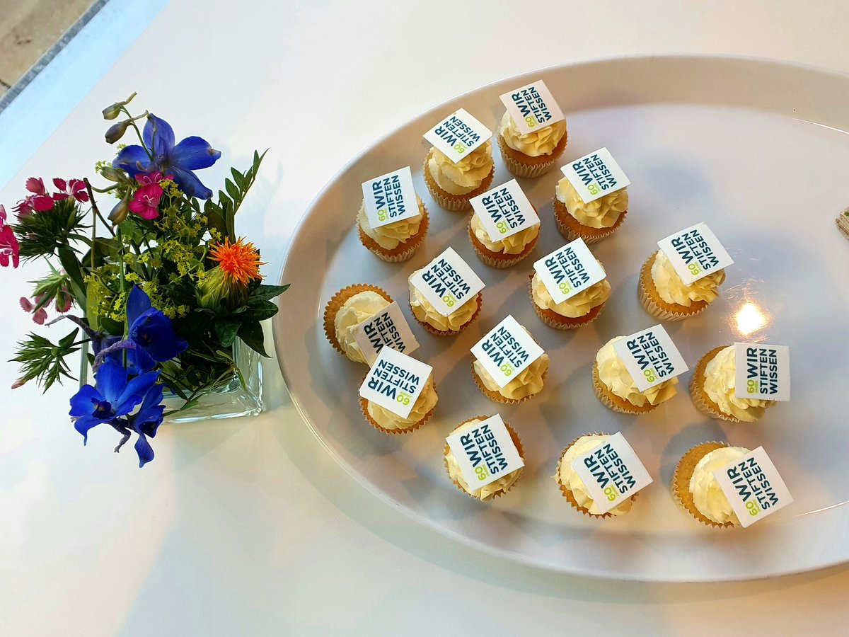 Geburtstagskuchen! Die <a href="/VolkswagenSt/">VolkswagenStiftung</a> iftung feiert ihr 60jähriges Bestehen mit einem großen #FestDerWissenschaft im <a href="/xplanatorium/">VolkswagenStiftung Xplanatorium</a> des Schlosses Herrenhausen in #Hannover.
<a href="/stiftungstweet/">Stiftungstweet</a>