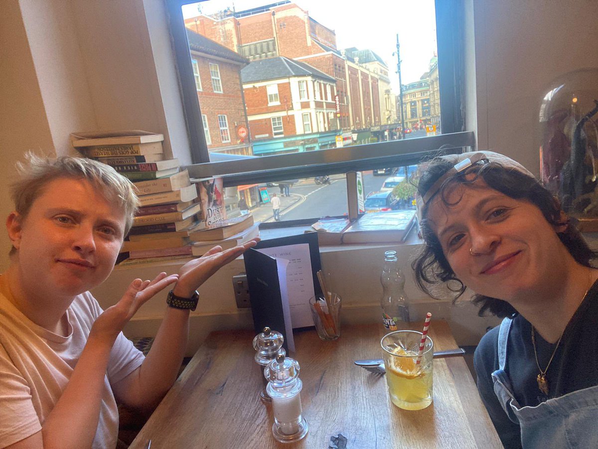 GOOD EVENING OXFORD

Becky Plot &amp; I have landed in your fabled city. 
We have songs to sing, jokes to tell, choreography to attempt.

#IAmDram is <a href="/ArtsatOFS/">Old Fire Station, Oxford</a> TONIGHT 8pm

Tickets: oldfirestation.org.uk/whats-on/i-amd…