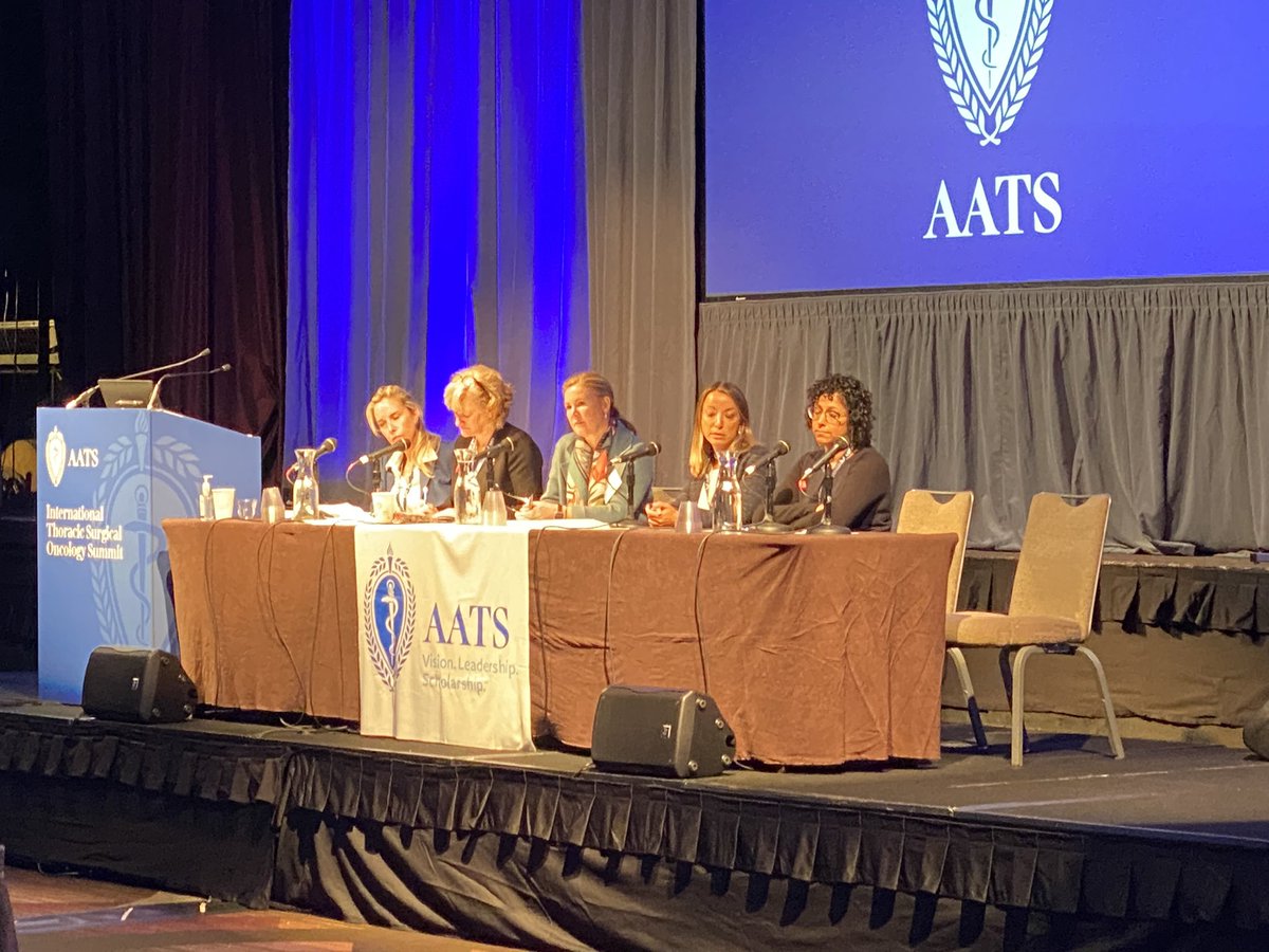 Rockstar expert panel at @AATSHQ #ThoracicSummit22 discussing PROMS and clinical trial outcomes. They also happen to be amazing @WomenInThoracic. @IsaOpitz @DrYolondaColson @ShandaBlackmon @pompili_cecilia @gitamody