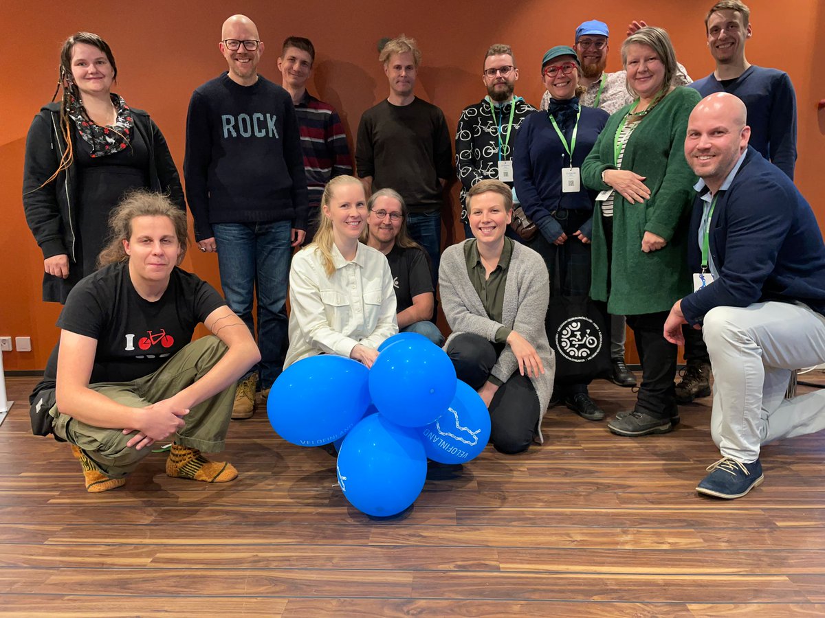 pyoraliitto's tweet photo. Pyöräliiton liittokokous kokoontui Oulussa ja kokousta johti @JenniPitko  
Hallituksen puheenjohtajana jatkaa @keisasenreetta 
Onnea Reetalle! https://t.co/1zJd7iCQ1J