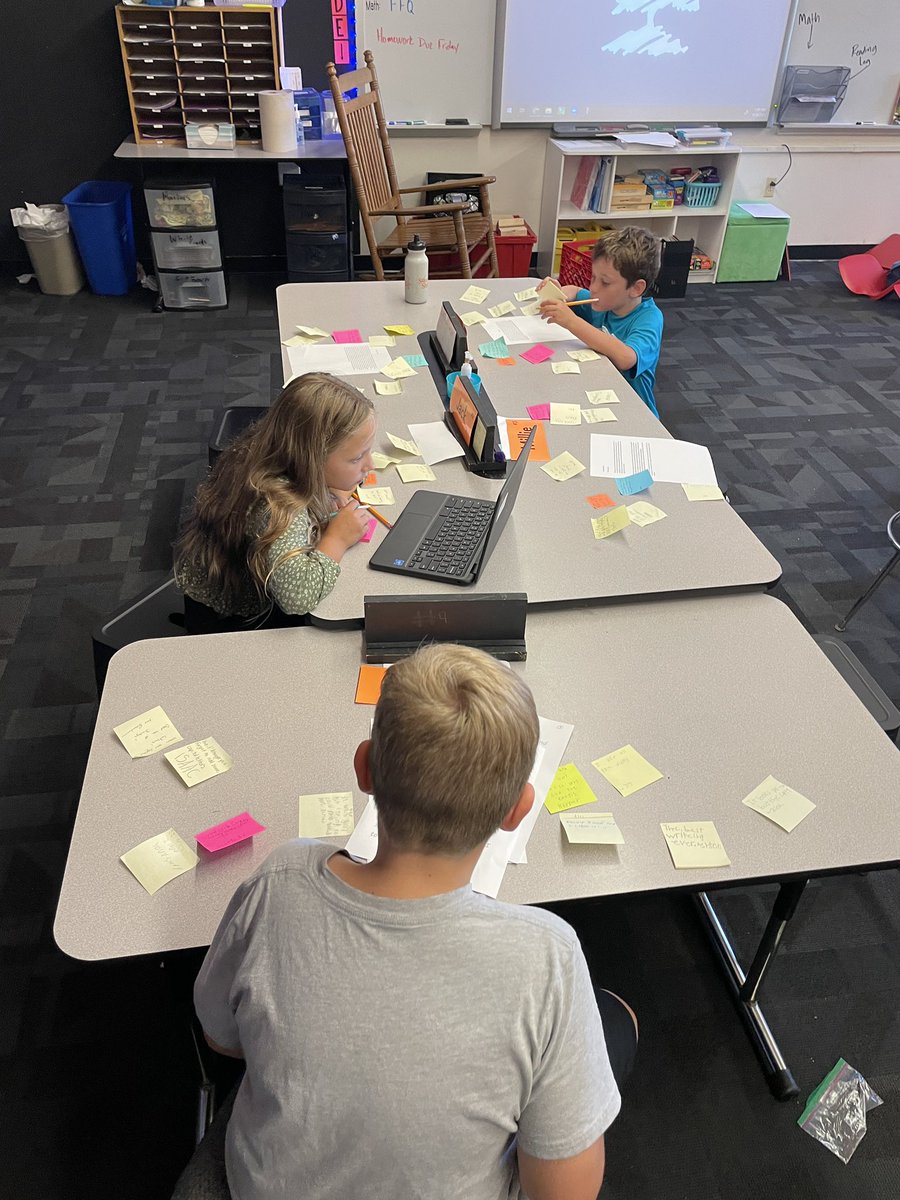 We had an awesome time celebrating our personal narrative writings with a gallery walk yesterday! @PondElem <a href="/LitROCK_taylor/">Stacey Taylor</a> <a href="/rsdk5ela/">Stefanie Steffan</a> #pondpqnthers