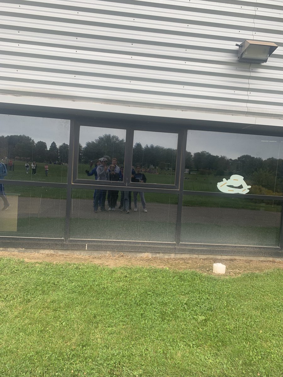 the_official_kt's tweet photo. Some of us went to the meet to cheer on lake!! Shoutout to Presto and Holden on PR!! And to the Schrems for driving me and Carissa! @MrMcCoy_1 #selfLESSselfies #fuelup https://t.co/87bYaQtZsW