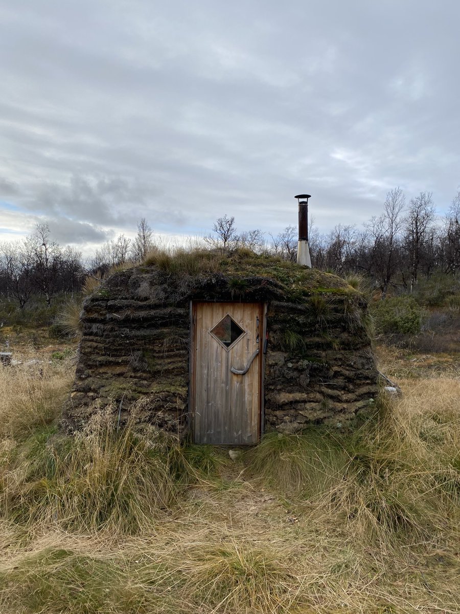 TainaPieski's tweet photo. Väsyneen vaeltajan Hilton #turvekammi #PaistunturinErämaa #Utsjoki #exploreutsjoki https://t.co/8olcj0gltI
