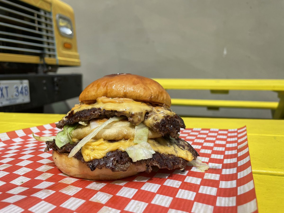 SquareBurger709's tweet photo. @McDonaldsCanada This isn’t the best burger in the world, this is just a tribute. https://t.co/0uakGZ7sQN