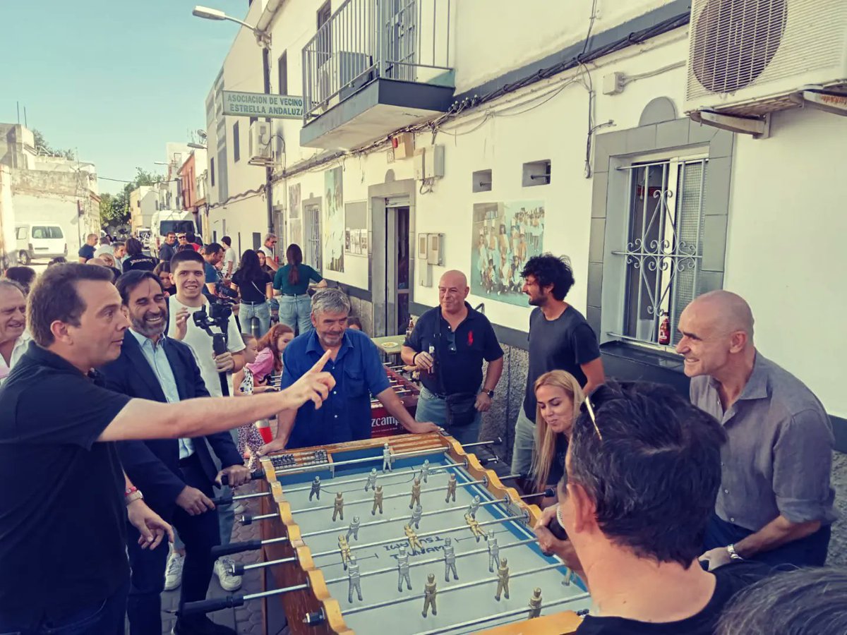 jabafe79's tweet photo. Gran jornada de convivencia la organizada por la Asociación Vecinal #EstrellaAndaluza de #LaBachillera Magnífico ambiente vecinal para disfrutar de una jornada llena de actividades. ¡El #DistritoNorte más vivo que nunca! Respecto al campeonato de Futbolín.. ¡Ganó el mejor equipo! https://t.co/Ta5pxHJGeg