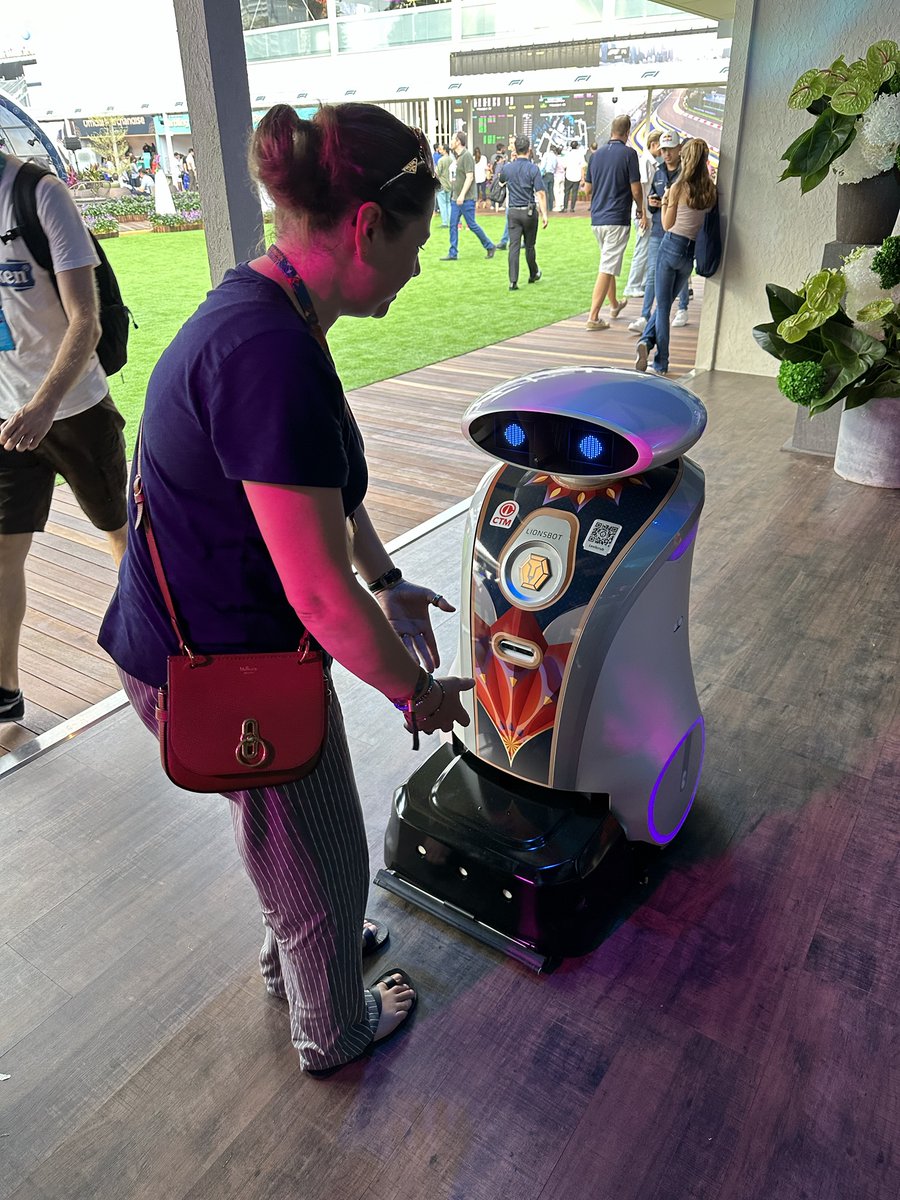 n0rm's tweet photo. @smolrobots @ofcAnthony Soz - wasn’t trying to humblebrag - my Twitter is full of F1 - I’m just always on the lookout for my @smolrobots pals out in the wild ❤️🤖 here’s another one from yesterday! #GoodRobots https://t.co/oFG0BeL4iH