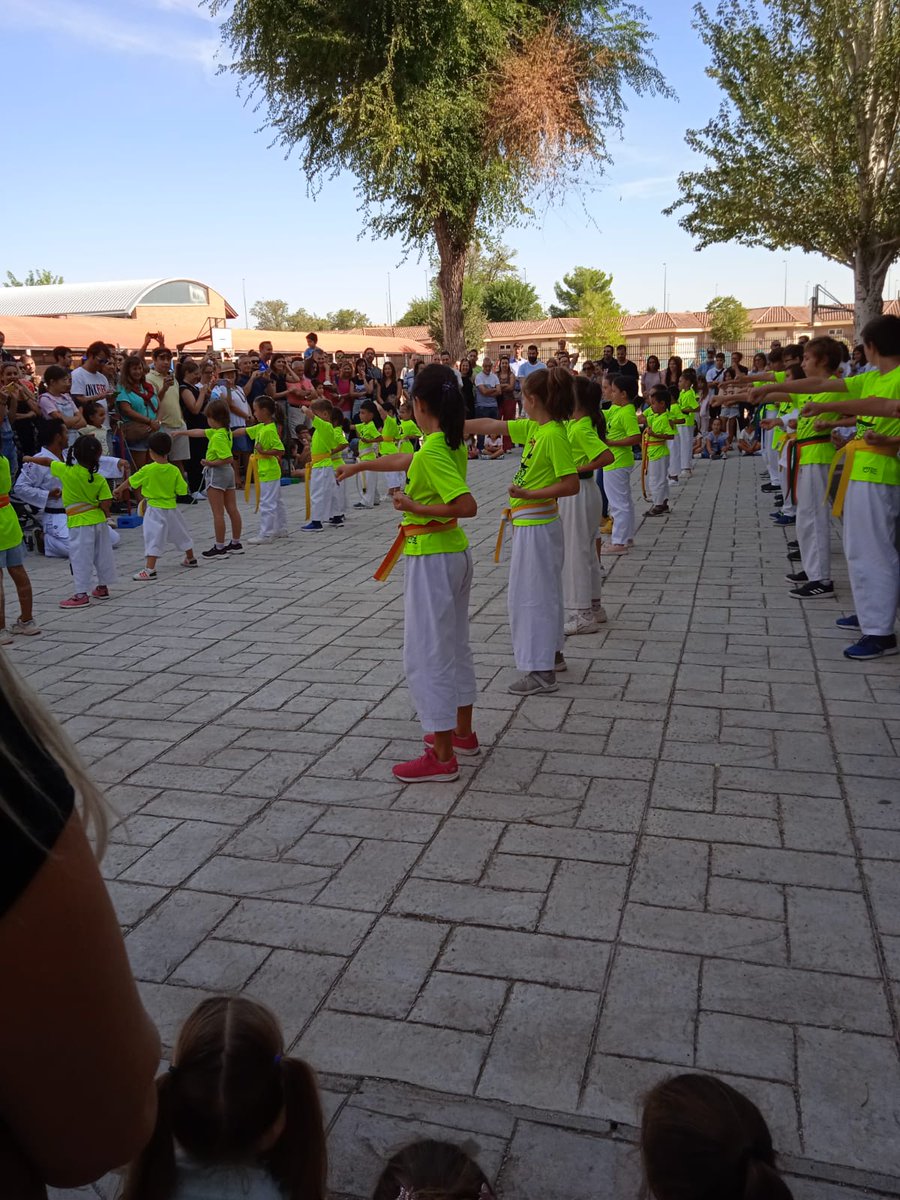 ConfapaMadrid's tweet photo. Nuestra enhorabuena a @ampaCDA y @AireCeip por la iniciativa de celebrar una fiesta de bienvenida al alumnado en colaboración de AMPA y centro educativo 👏👏👏 https://t.co/4CoTJ729Pk