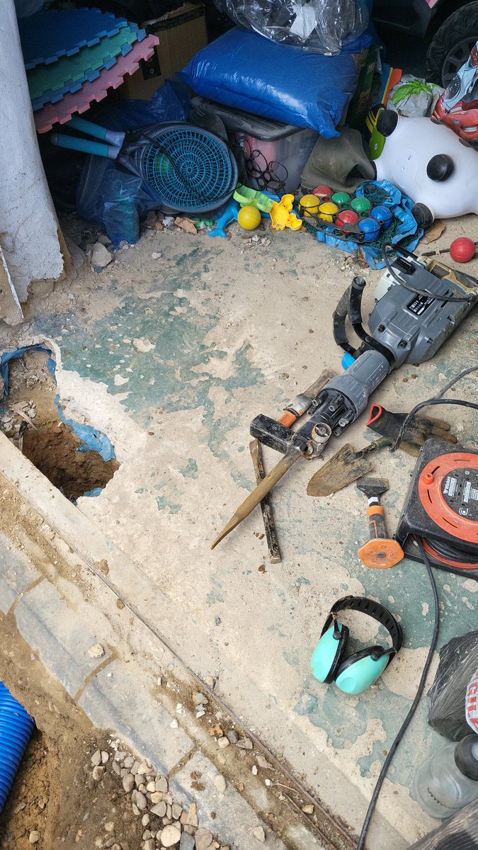 baldeepbirdy's tweet photo. When you buy a man tool to do some man stuff!! https://t.co/KRBTKaG12X
