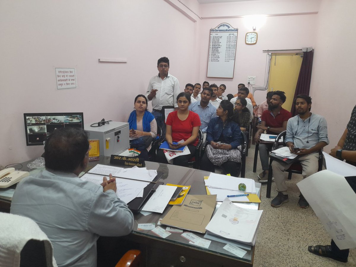 DproSultanpur's tweet photo. आज दिनांक 1.10.2022 को नवनियुक्त इम्पैनल्ड आर्किटेक्ट/कॉउंसलटिंग इंजीनियर सिविल के साथ बैठक की गई जिसमे 18 अभ्यर्थी उपस्थित रहे जनपद मे 25 के सापेक्ष 18 अभ्यर्थी का अनुबंध किया जा रहा है शेष 07 अभ्यर्थी से संपर्क स्थापित किया जा रहा है @SultanpurDm @CdoSultanpur @uppanchayatiraj https://t.co/pzn0vfGcAi