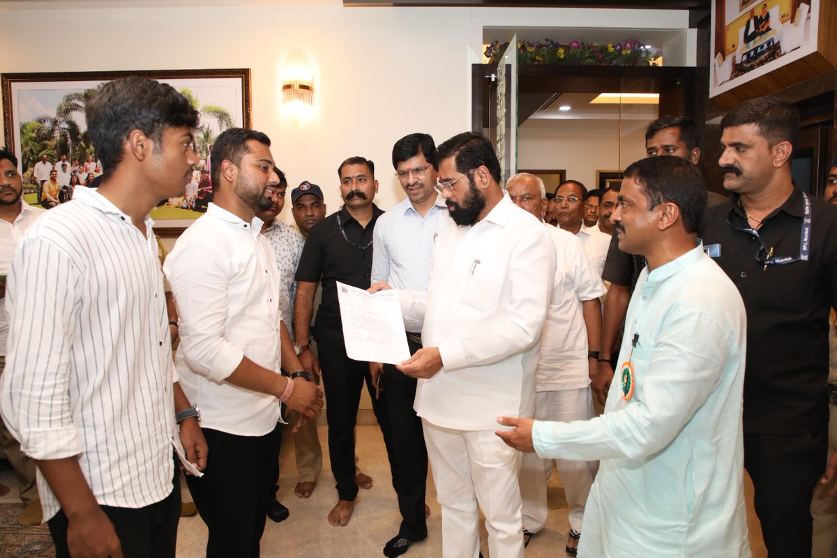 abvp_panvel's tweet photo. पनवेल येथील शासकीय औद्योगिक शिक्षण संस्था (ITI) व शासकीय अध्यापक विद्यालयाच्या वसतिगृहाच्या मोडकळीस आलेल्या इमारती नवीन बांधण्यात याव्या याबाबतचे निवेदन अभाविप शिष्टमंडळाने महाराष्ट्र राज्याचे मुख्यमंत्री मा.एकनाथ जी शिंदे यांना दिले .
@ABVPKonkan
@mieknathshinde @CMOMaharashtra https://t.co/ZkPjn1kStq