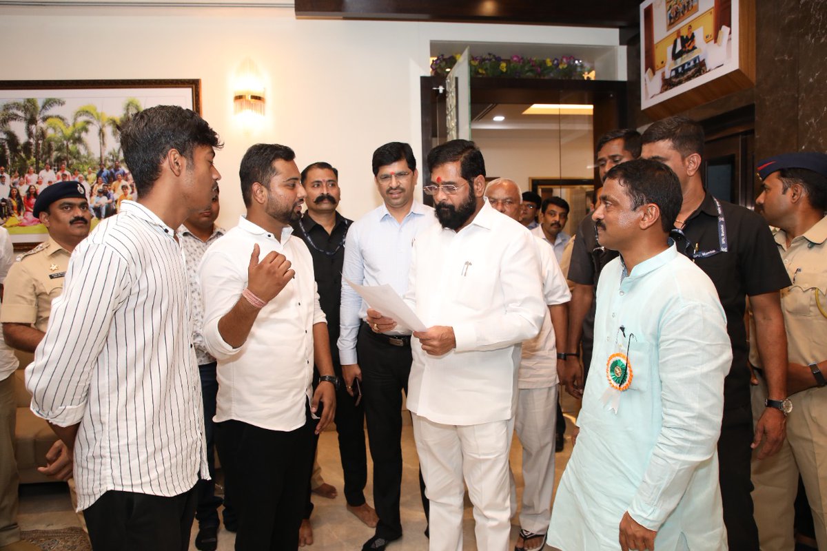 abvp_panvel's tweet photo. पनवेल येथील शासकीय औद्योगिक शिक्षण संस्था (ITI) व शासकीय अध्यापक विद्यालयाच्या वसतिगृहाच्या मोडकळीस आलेल्या इमारती नवीन बांधण्यात याव्या याबाबतचे निवेदन अभाविप शिष्टमंडळाने महाराष्ट्र राज्याचे मुख्यमंत्री मा.एकनाथ जी शिंदे यांना दिले .
@ABVPKonkan
@mieknathshinde @CMOMaharashtra https://t.co/ZkPjn1kStq