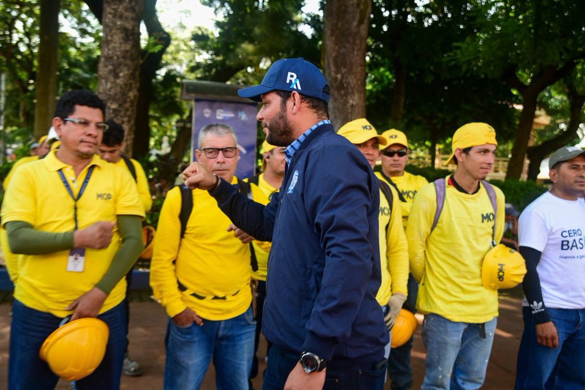 #CampañaNacionalDeRecolección |El Alcalde <a href="/RafaelArevaloES/">Rafael Arévalo</a> da inicio a la jornada de recolección de desechos en nuestro municipio, sumándose a la iniciativa emprendida por el Gobierno del Presidente <a href="/nayibbukele/">Nayib Bukele</a>.