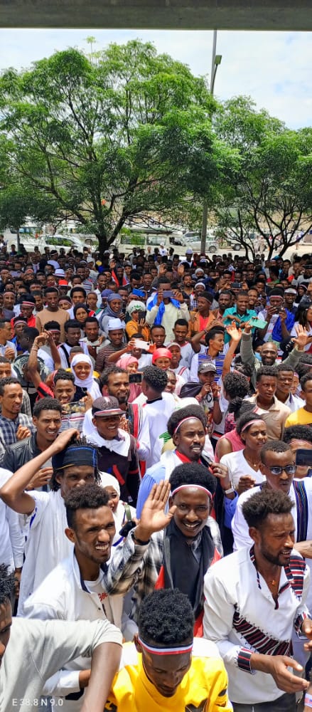 YusufJare's tweet photo. Wishing Oromos all over the world and humanity a happy Oromo annual thanks giving day "IRREECHAA" Celebration at Hora Finfinnee and Bishoftu Hora Harsadi 🇪🇹🇰🇪.
Our in Kenya also much represented 🇰🇪🇪🇹😍
BIYEE ABOTII TENA 
BIYE ABAA KOO 🇪🇹🇰🇪😍
#irreecha2022 
#Ethiopia https://t.co/2hXtiKLwmI