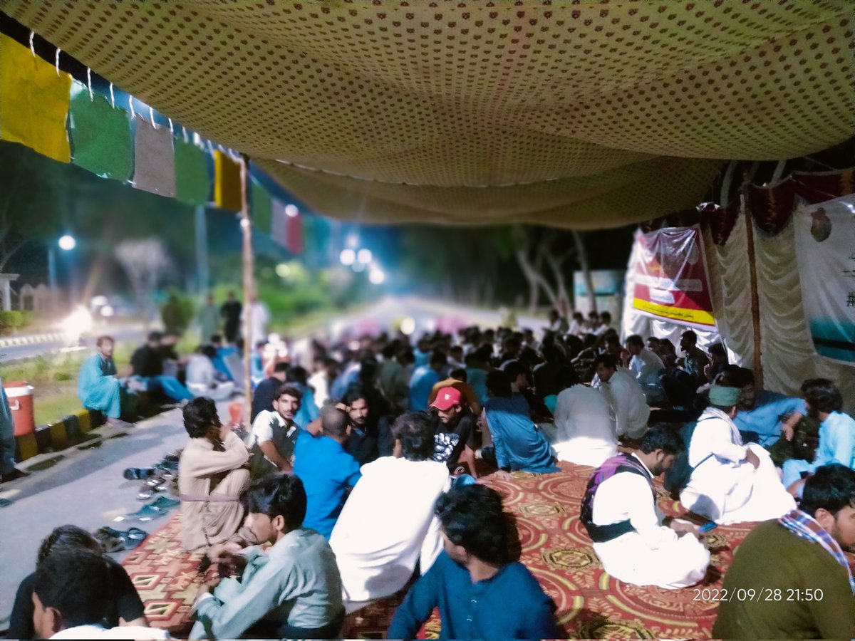 NoorBachaa's tweet photo. بلوچستان اور فاٹا کے سٹوڈنٹس اسلامیہ یونیورسٹی بہاولپور میں سراپا احتجاج ھیں مطالبات مخصوص نشستوں کو بحال اور ہاسٹل الاٹمنٹ کرنا جو 2013 میں مخصوص نشستوں کے لئے پنجاب اور بلوچستان گورنمنٹ کا معائدہ بھی ہوا تھا 
مطالبہ کرتے ہے کہ جلد از جلد مخص��ص نشستو اور ہاسٹل الاٹمنٹ بحال کریں https://t.co/NHxOcDeV4S