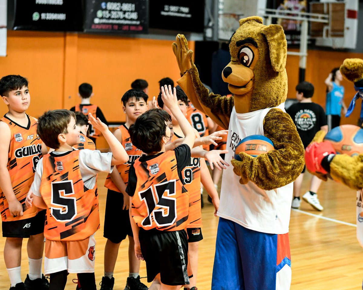 FEBAMBAok's tweet photo. 🏀😀Tango y Kika pasaron por @BasquetCAMG y @VecinalGuillon 📸
#ViolenciaCero #TodosSomosFeBAMBA https://t.co/O8CvW4ash7