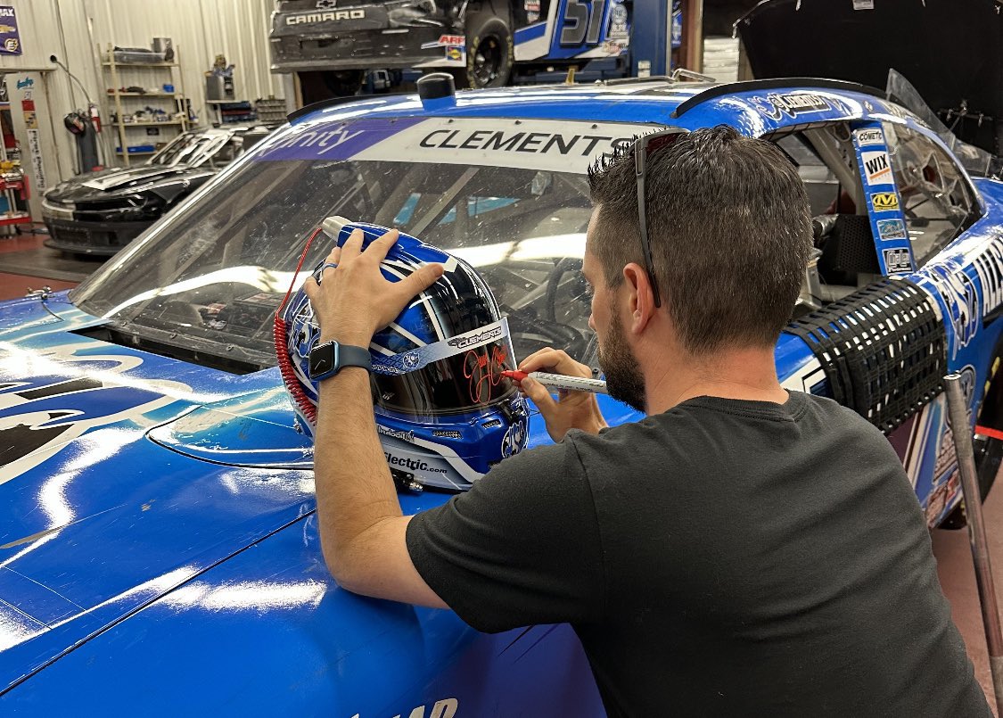 Playoffs! After the race @jclements51 will remove his helmet shield, sign it, date it, write the finish position &amp; we will give it away! Just follow ALL the steps BEFORE the end of Stage 1:

1️⃣ Follow Jeremy @jclements51
2️⃣ Follow us
3️⃣ Retweet

#nascar #xfinityseries #Giveaway