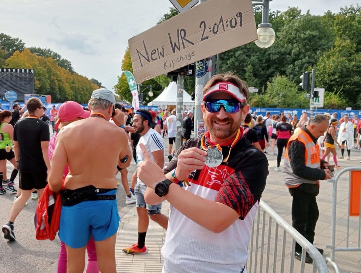 RunningwayTT's tweet photo. #PollitosPorElMundo
El pasado domingo, nuestro compañero Alberto corrió uno de las 6 Majors, el Maratón de Berlín, logrando así un sueño.
¡Enhorabuena Alberto!
#MicMic https://t.co/VKZtG8pIg5