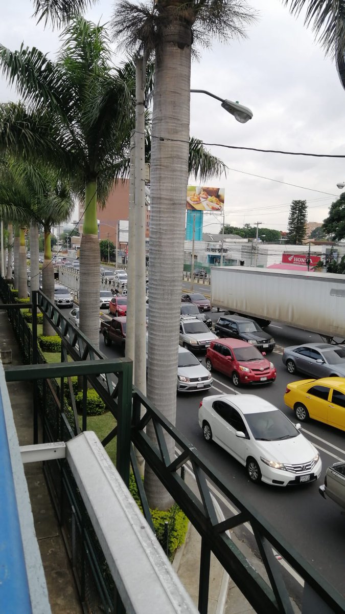 COLREDRODEO's tweet photo. Precaución ⚠ 
Tráfico detenido, sobre el Bulevar Los Proceres y 22 av 20 calle de zona 10 robo a Muxbal y Carreyera al Salvador @Noti7Guatemala @amilcarmontejo @PmtSanta @scpmuni @PublinewsGT @Guatevision_tv https://t.co/FCxO7MHnEB